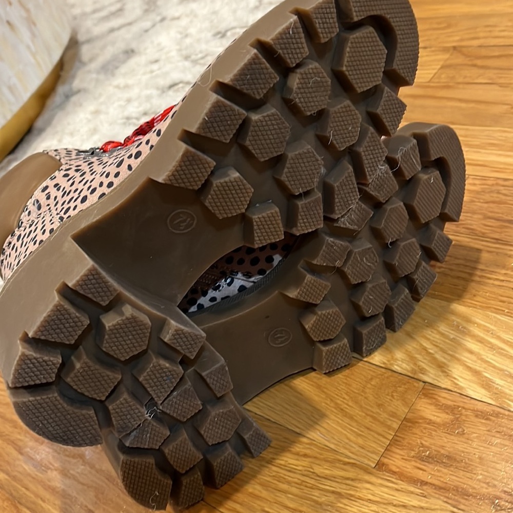 Universal Threads Leopard boots - Picture 5 of 5